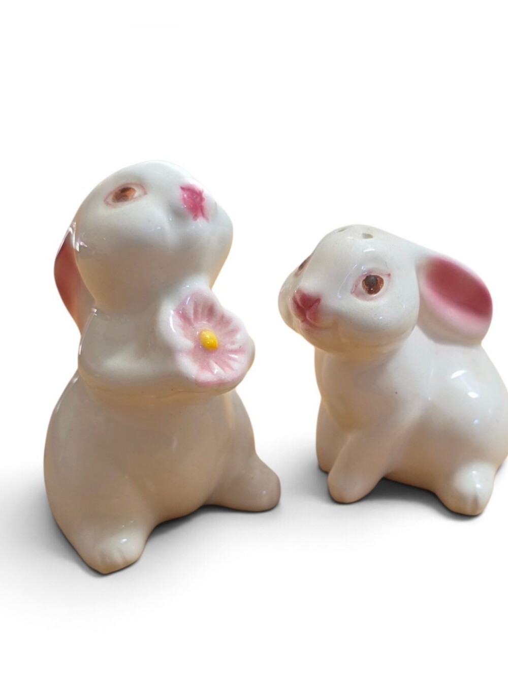 Vtg 83 Avon Ceramic Weiss Brazil Bunny Mates Salt & Pepper Shakers Rabbit Flower